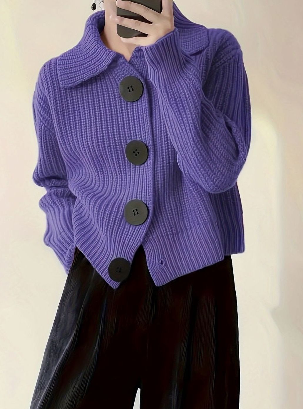 Strikket sweater til kvinder i afslappet pasform med ribstruktur og fold-over-krave