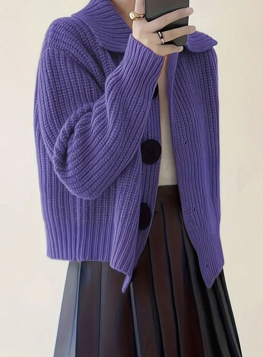 Strikket sweater til kvinder i afslappet pasform med ribstruktur og fold-over-krave