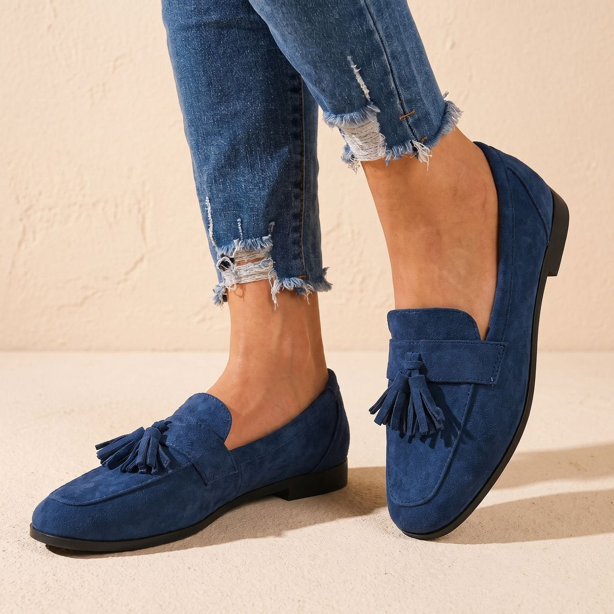 Flade slip-on-loafers til kvinder i ruskind med kvaster